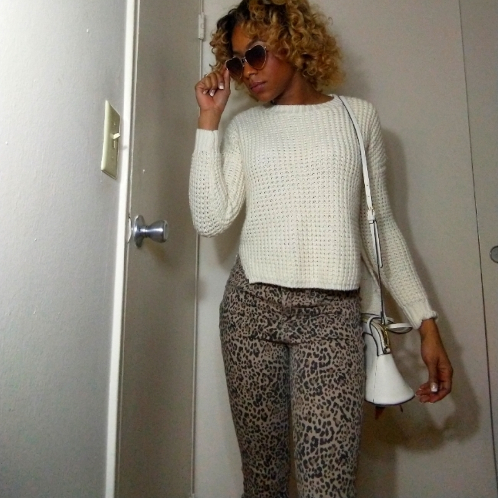 Women's cream colored Sam Edelman high low sleeve sweater